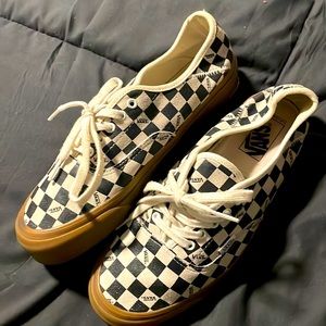 Checkered Vans gum sole 9.5
